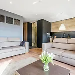 Lupoapartments Z Klimatyzacja Do Wyboru Z Jacuzzi Pole Dance Parking Dostep Na Kod 우치