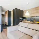Lupoapartments Z Klimatyzacja Do Wyboru Z Jacuzzi Pole Dance Parking Dostep Na Kod 우치