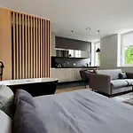 Lupoapartments Z Klimatyzacja Do Wyboru Z Jacuzzi Pole Dance Parking Dostep Na Kod * 우치