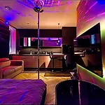 아파트 Lupoapartments Z Klimatyzacja Do Wyboru Z Jacuzzi Pole Dance Parking Dostep Na Kod 우치