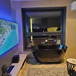Lupoapartments Z Klimatyzacja Do Wyboru Z Jacuzzi Pole Dance Parking Dostep Na Kod 우치