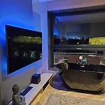 Lupoapartments Z Klimatyzacja Do Wyboru Z Jacuzzi Pole Dance Parking Dostep Na Kod 아파트 *