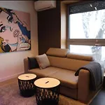아파트 Lupoapartments Z Klimatyzacja Do Wyboru Z Jacuzzi Pole Dance Parking Dostep Na Kod