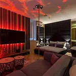 Lupoapartments Z Klimatyzacja Do Wyboru Z Jacuzzi Pole Dance Parking Dostep Na Kod * 우치
