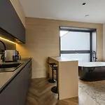 Lupoapartments Z Klimatyzacja Do Wyboru Z Jacuzzi Pole Dance Parking Dostep Na Kod * 우치