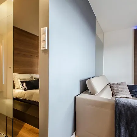 Lupoapartments Z Klimatyzacja Do Wyboru Z Jacuzzi Pole Dance Parking Dostep Na Kod