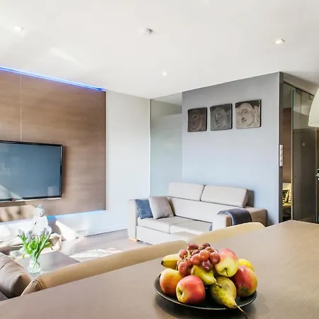 Lupoapartments Z Klimatyzacja Do Wyboru Z Jacuzzi Pole Dance Parking Dostep Na Kod Apartmán