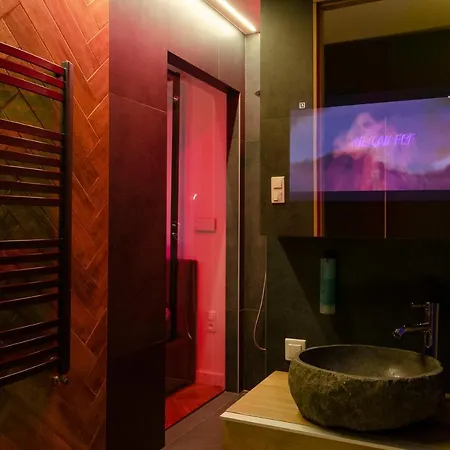 Lupoapartments Do Wyboru Z Jacuzzi Pole Dance Parking Dostep Na Kod Apartament Łódź
