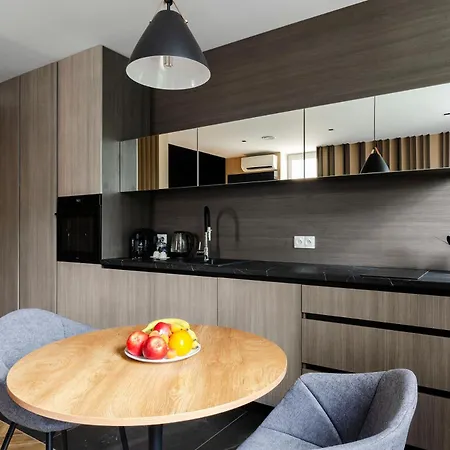 Appartamento Lupoapartments Z Klimatyzacja Do Wyboru Z Jacuzzi Pole Dance Parking Dostep Na Kod