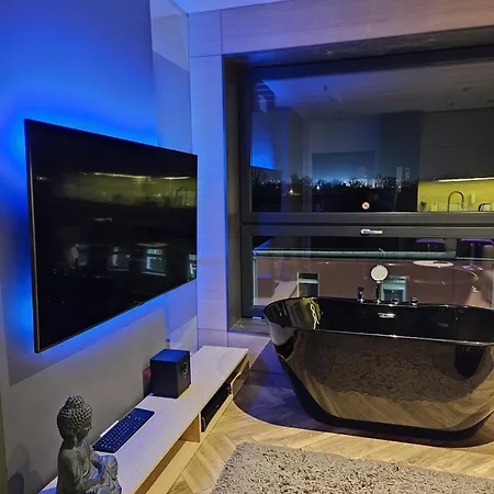 Lupoapartments Z Klimatyzacja Do Wyboru Z Jacuzzi Pole Dance Parking Dostep Na Kod Apartamento *