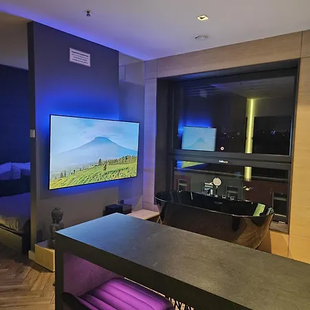 Lupoapartments Z Klimatyzacja Do Wyboru Z Jacuzzi Pole Dance Parking Dostep Na Kod * 우치