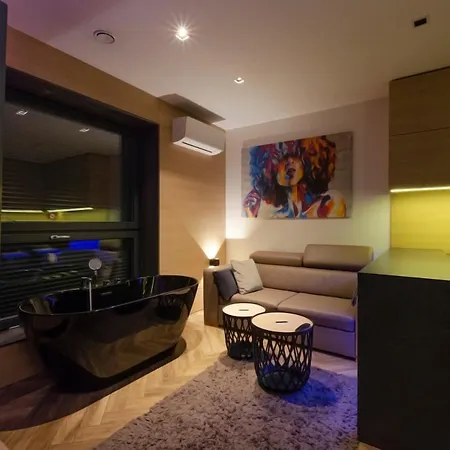 Apartment Lupoapartments Do Wyboru Z Jacuzzi Pole Dance Parking Dostep Na Kod