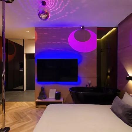 Lupoapartments Z Klimatyzacja Do Wyboru Z Jacuzzi Pole Dance Parking Dostep Na Kod
