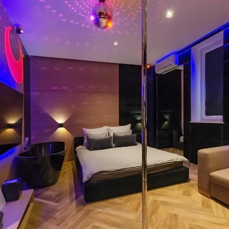 Lupoapartments Do Wyboru Z Jacuzzi Pole Dance Parking Dostep Na Kod Apartment *