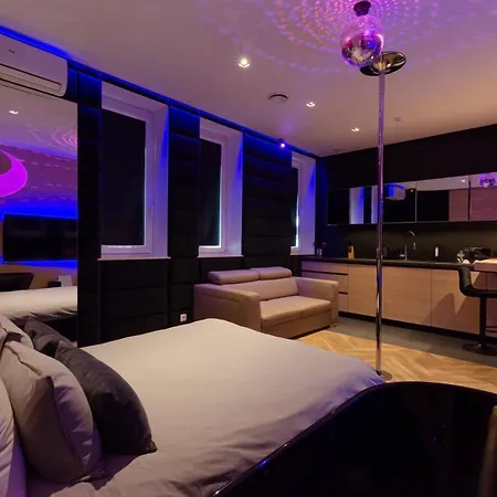 Lupoapartments Z Klimatyzacja Do Wyboru Z Jacuzzi Pole Dance Parking Dostep Na Kod Apartment Lodz (Lodz)