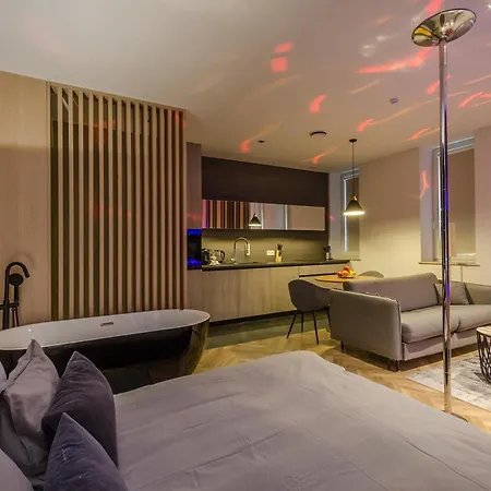 Lupoapartments Z Klimatyzacja Do Wyboru Z Jacuzzi Pole Dance Parking Dostep Na Kod Apartment *