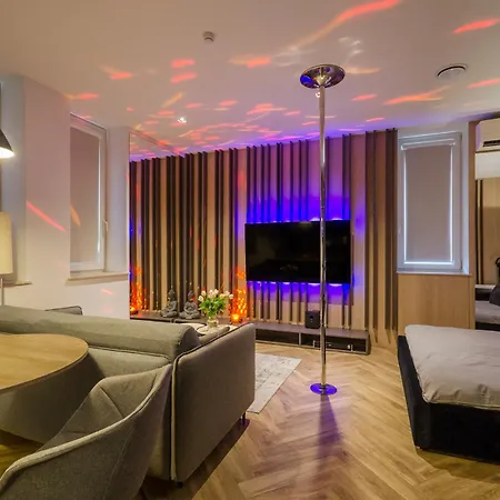 Apartment Lupoapartments Z Klimatyzacja Do Wyboru Z Jacuzzi Pole Dance Parking Dostep Na Kod *