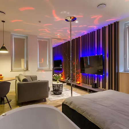 Lupoapartments Z Klimatyzacja Do Wyboru Z Jacuzzi Pole Dance Parking Dostep Na Kod *