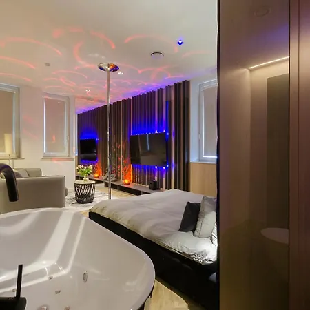 Apartment Lupoapartments Z Klimatyzacja Do Wyboru Z Jacuzzi Pole Dance Parking Dostep Na Kod