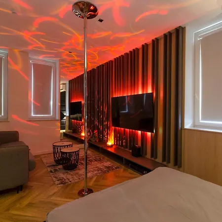 Lupoapartments Z Klimatyzacja Do Wyboru Z Jacuzzi Pole Dance Parking Dostep Na Kod *