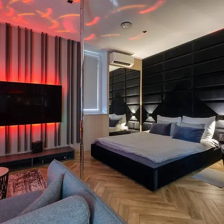Lupoapartments Z Klimatyzacja Do Wyboru Z Jacuzzi Pole Dance Parking Dostep Na Kod Łódź