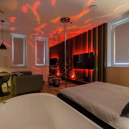 Lupoapartments Z Klimatyzacja Do Wyboru Z Jacuzzi Pole Dance Parking Dostep Na Kod