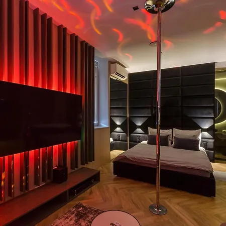 Lupoapartments Z Klimatyzacja Do Wyboru Z Jacuzzi Pole Dance Parking Dostep Na Kod Appartamento