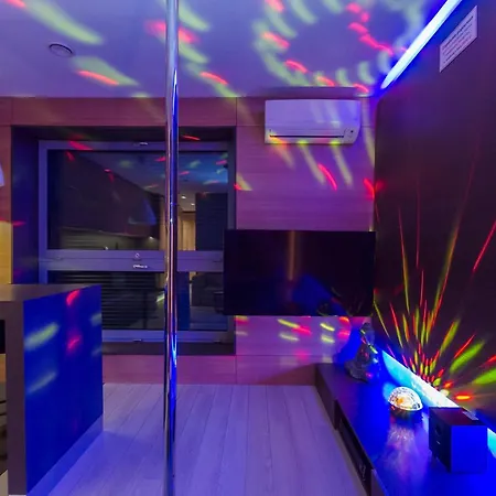 Lupoapartments Z Klimatyzacja Do Wyboru Z Jacuzzi Pole Dance Parking Dostep Na Kod Łódź