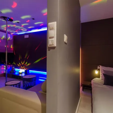 Lupoapartments Z Klimatyzacja Do Wyboru Z Jacuzzi Pole Dance Parking Dostep Na Kod