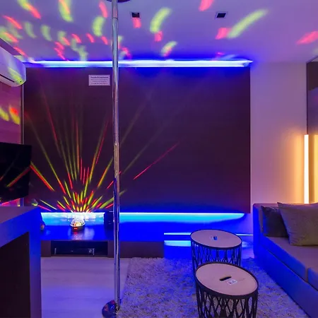 Lupoapartments Z Klimatyzacja Do Wyboru Z Jacuzzi Pole Dance Parking Dostep Na Kod Apartment
