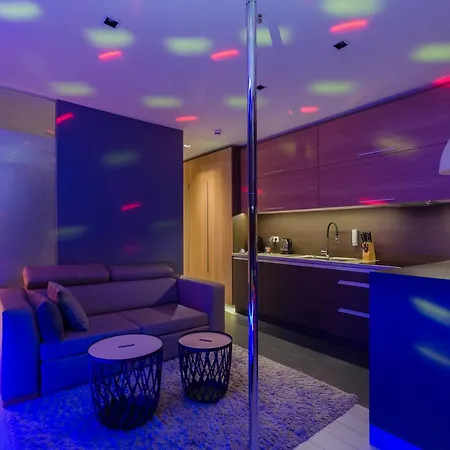 Apartment Lupoapartments Z Klimatyzacja Do Wyboru Z Jacuzzi Pole Dance Parking Dostep Na Kod Lodz (Lodz)