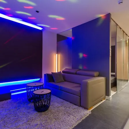 Lupoapartments Z Klimatyzacja Do Wyboru Z Jacuzzi Pole Dance Parking Dostep Na Kod *