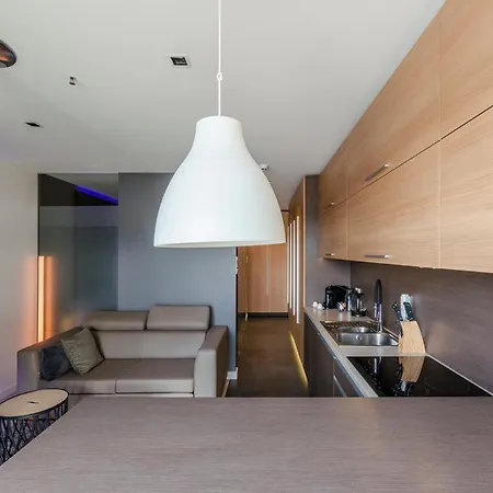 Lupoapartments Z Klimatyzacja Do Wyboru Z Jacuzzi Pole Dance Parking Dostep Na Kod Appartamento