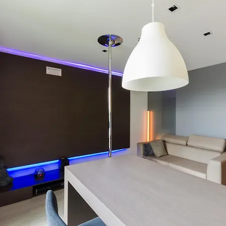 Lupoapartments Z Klimatyzacja Do Wyboru Z Jacuzzi Pole Dance Parking Dostep Na Kod