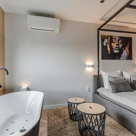 Apartmán Lupoapartments Z Klimatyzacja Do Wyboru Z Jacuzzi Pole Dance Parking Dostep Na Kod Lodž