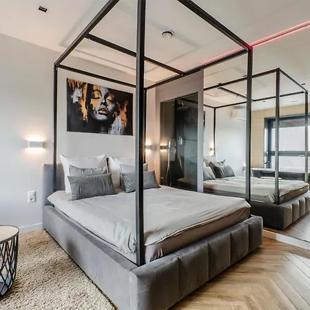 Lupoapartments Z Klimatyzacja Do Wyboru Z Jacuzzi Pole Dance Parking Dostep Na Kod