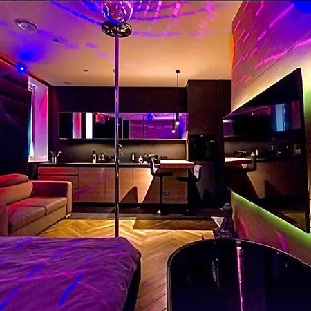 Lupoapartments Z Klimatyzacja Do Wyboru Z Jacuzzi Pole Dance Parking Dostep Na Kod Appartamento