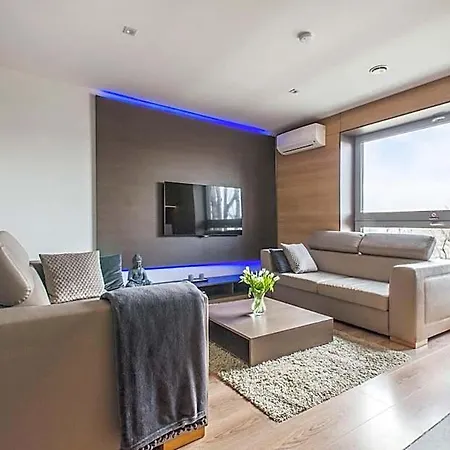 Lupoapartments Z Klimatyzacja Do Wyboru Z Jacuzzi Pole Dance Parking Dostep Na Kod Apartamento