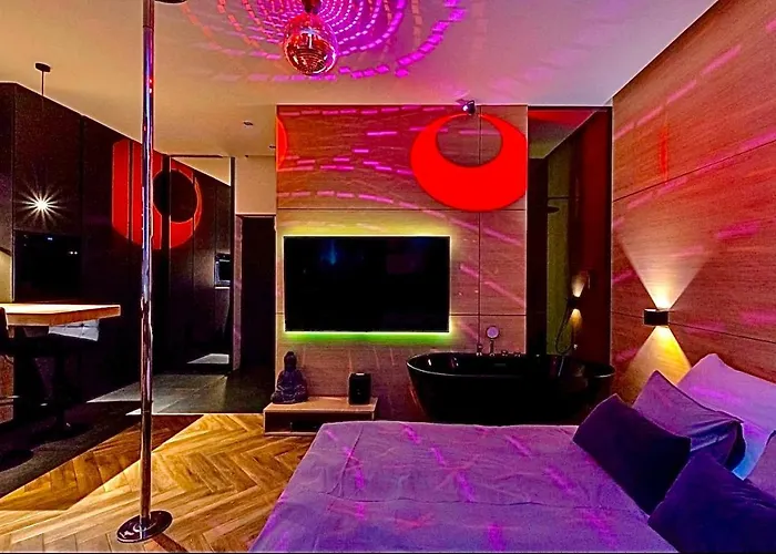 Lupoapartments Z Klimatyzacja Do Wyboru Z Jacuzzi Pole Dance Parking Dostep Na Kod